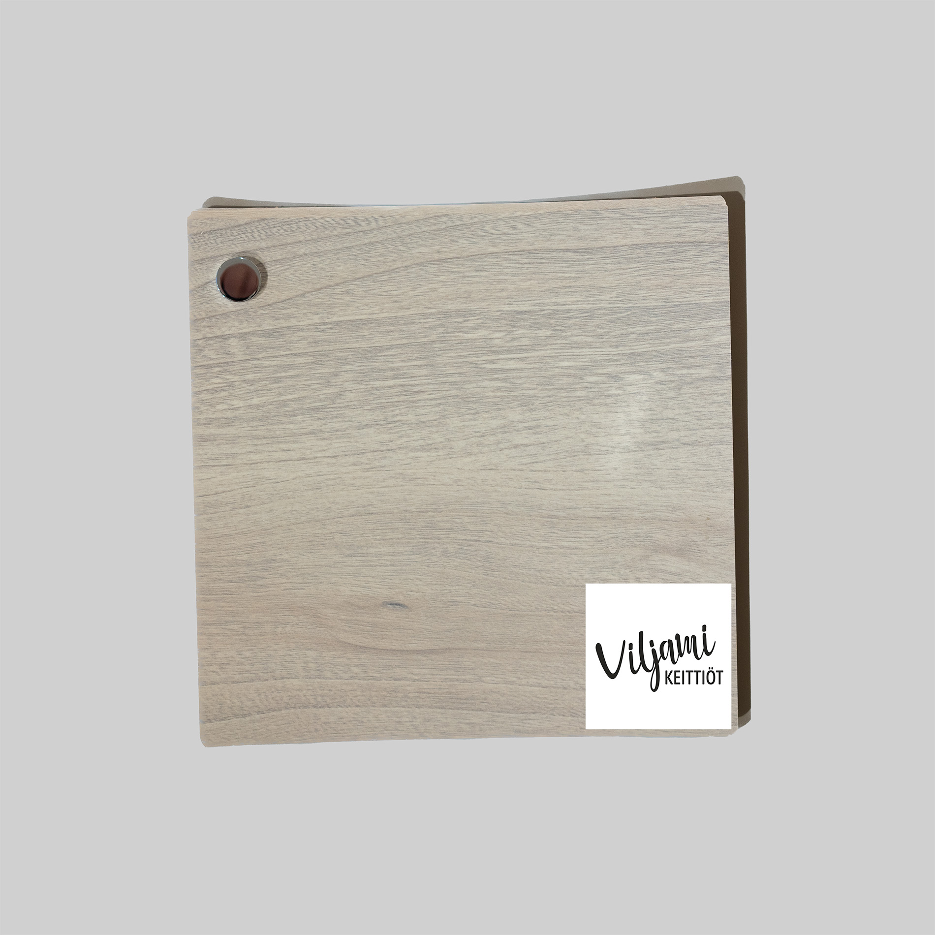 Valkosaarnin värinen laminaattitaso